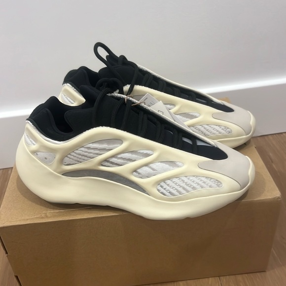 Yeezy 700 v3 Azael